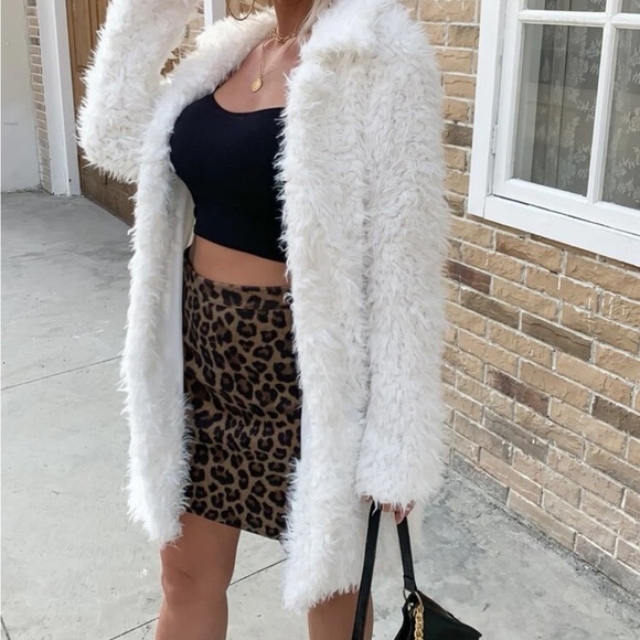 Luxe vegan fur coat - Picture 2 of 4